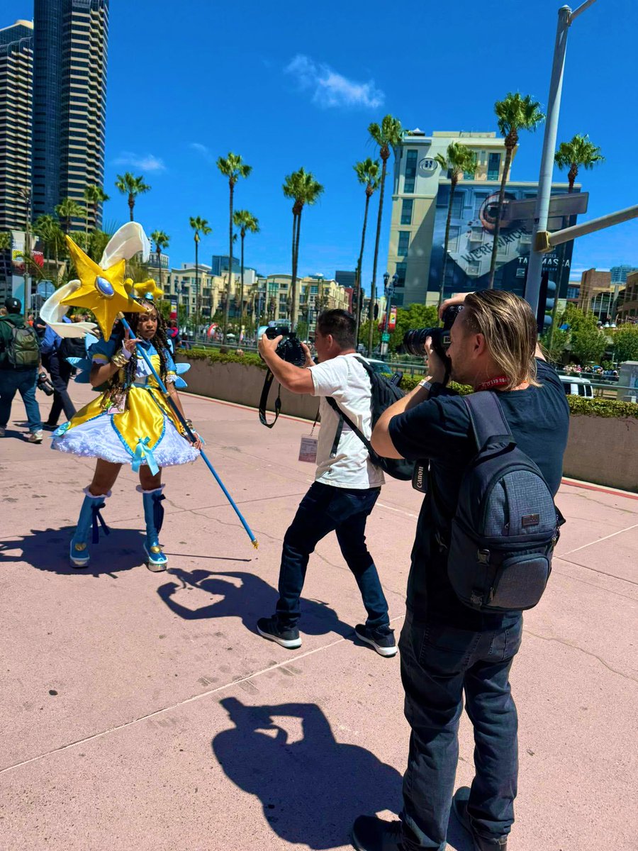 Starshleyy's tweet image. This 3 month passion project is FINALLY COMPLETE! Traded a Moon Girl for a Star Guardian ⭐️
So incredibly overwhelmed by the love Aika got at SDCC. Wish I got more photos with her but I’ll bring her back out bigger and stronger than ever! PROMISE!
Also 𝗟𝗔 𝗧𝗜𝗠𝗘𝗦?? INSANE