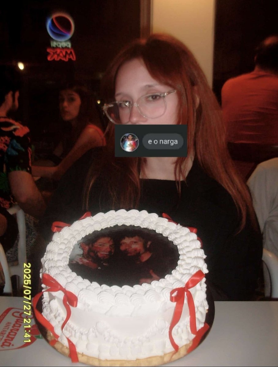 lauvandrr's tweet image. poHa nao sei sorrir 💔tive q censurar a crinjada na tentativa de sorrir pra foto