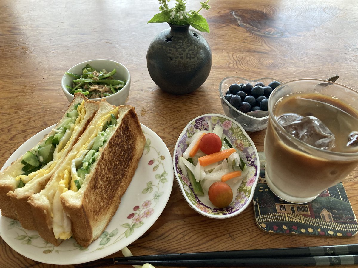 mikittyocarina's tweet image. 今朝は、卵焼きときゅうりとチーズのホットサンド🥪をいただいて、レッスンです。
暑過ぎて、参りますね😓
お外でお仕事される皆様、ご自愛くださいませ。