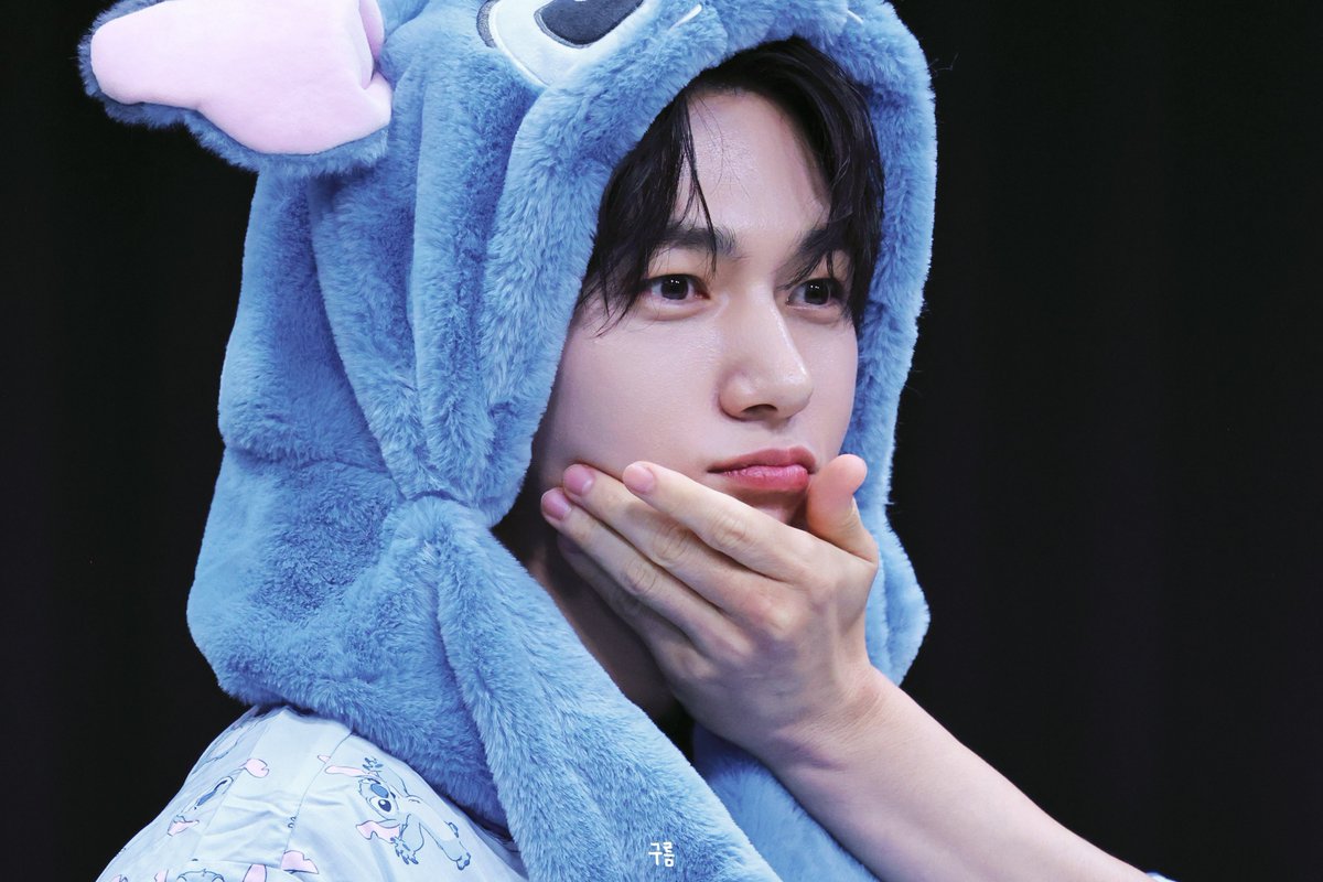 250726 디마뮤 팬싸
#엘 #김명수 #L #KIMMYUNGSOO
#인피니트 #INFINITE

아궁빵한입에와아앙 ( •o• )))