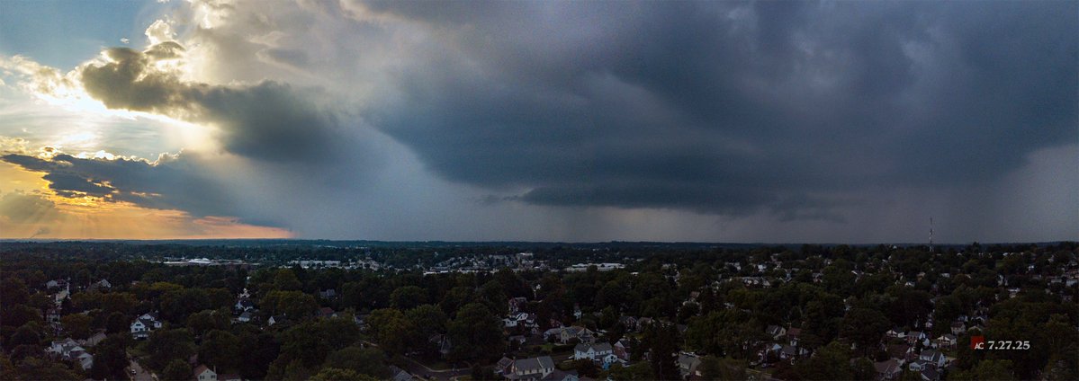 ACinPhilly's tweet image. This promising storm coming south out of Bucks County, PA totally fizzled out. 😐 Still a cool looking sky.
#PAwx #weather #Drone #Pennsylvania #sunsetphotography
