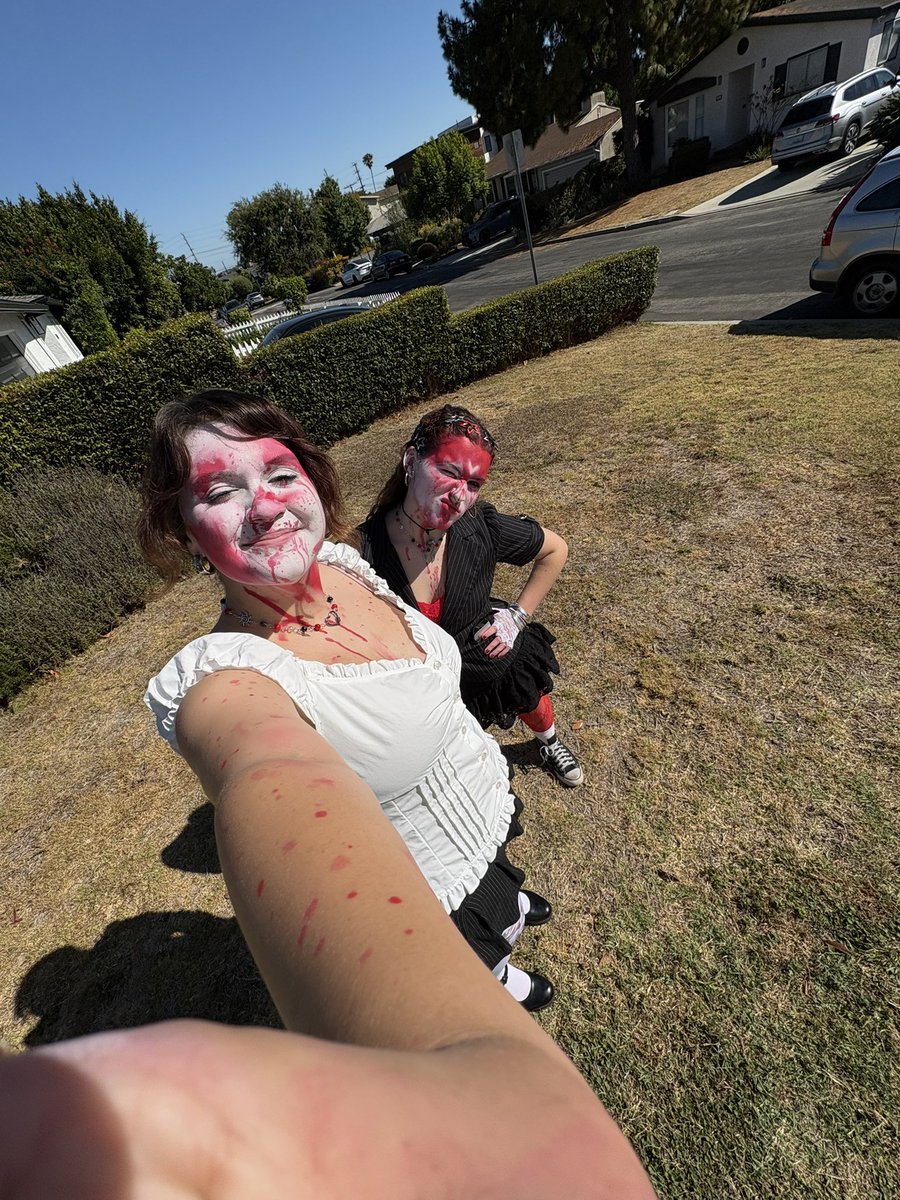 falloutdunes's tweet image. me and bsf!! #MCRLA2 if you see get come get a photocard 🫶🏼