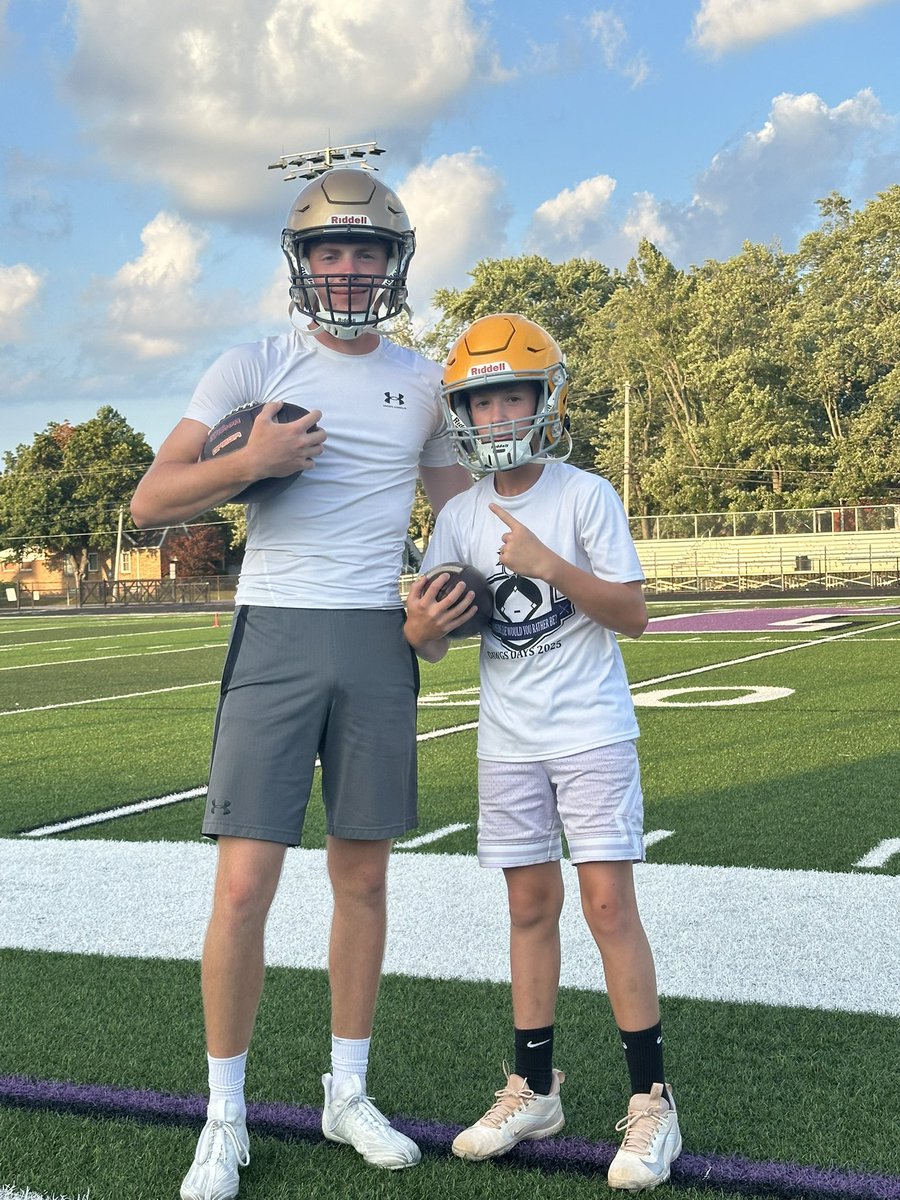 Joshua_QB's tweet image. ‘Twas the night before football.
Lucky to spend it under the watchful eye the big bro @Nate_Lindstrom9 and my Dad. 2025
Here
We
Go
@M6Sports @QBHitList