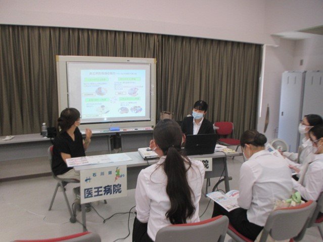 tokaihoku_NHO's tweet image. 7月16日に金沢医療センター附属金沢看護学校にて就職説明会を実施しました！
各病院が看護の特徴や院内教育について説明しました✨
グループ内病院は就業体験を行っています！ぜひご応募お待ちしております🙌🏻
tohkai.hosp.go.jp/recruit/nurse/…
#看護学生 #東海北陸グループ #就業体験 #インターンシップ