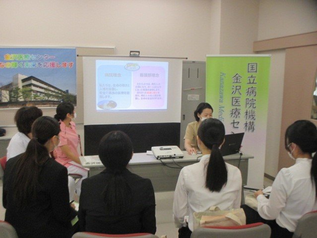 tokaihoku_NHO's tweet image. 7月16日に金沢医療センター附属金沢看護学校にて就職説明会を実施しました！
各病院が看護の特徴や院内教育について説明しました✨
グループ内病院は就業体験を行っています！ぜひご応募お待ちしております🙌🏻
tohkai.hosp.go.jp/recruit/nurse/…
#看護学生 #東海北陸グループ #就業体験 #インターンシップ