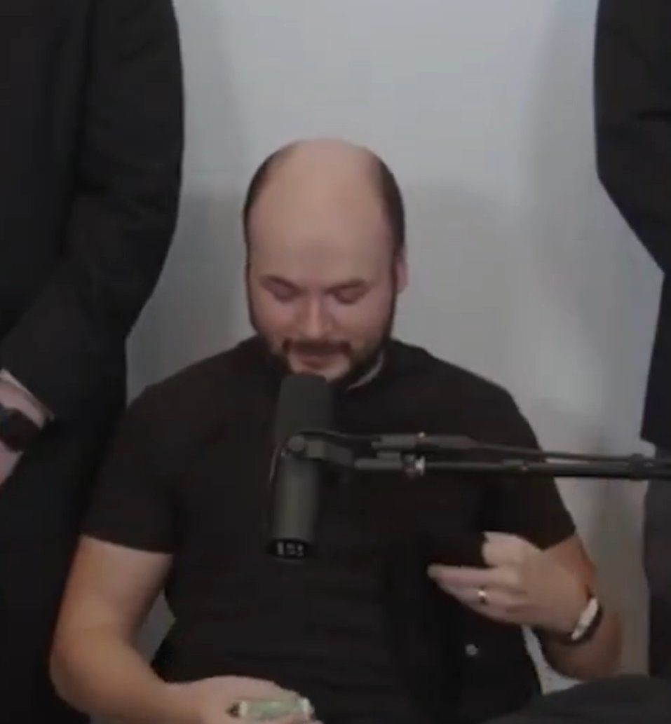 realBasedSchizo's tweet image. To my fellow hair challenged kings, don't do this.
Shave it. Chrome dome. Save your dignity.