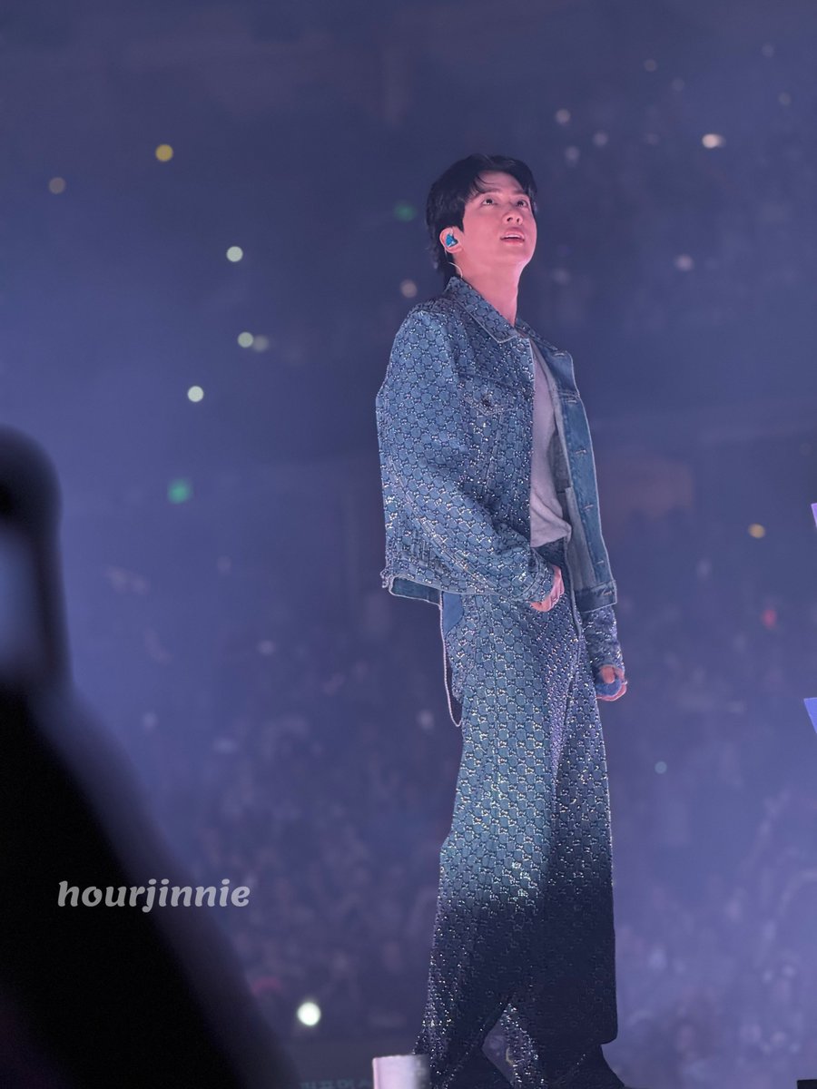 hourjinnie's tweet image. HE IS SOOOO GORGEOUS AND TALL
JIN LIVE IN TAMPA DAY 2
#RUNSEOKJIN_epTOUR_US
#RUNSEOKJIN_epTOUR_TAMPA