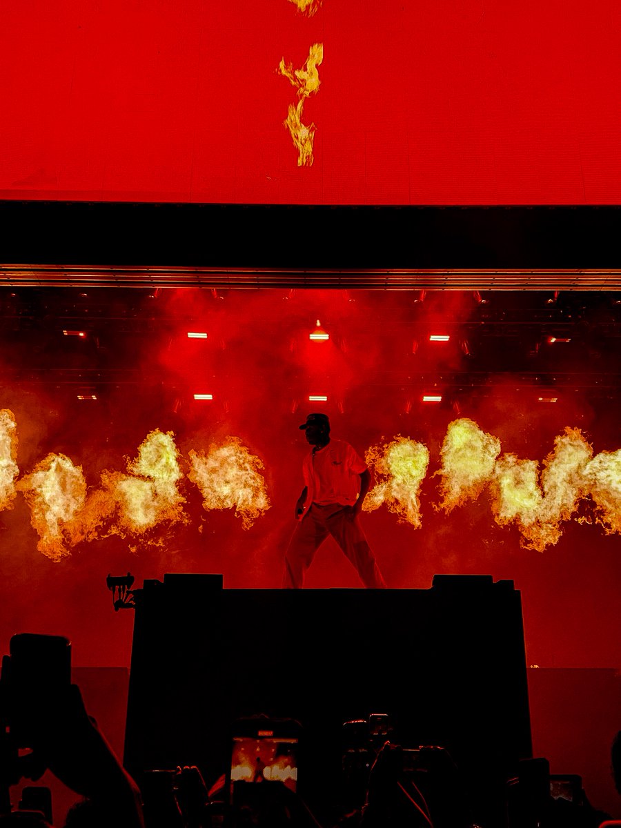 3ternalsirenity's tweet image. reply with a favorite picture you took at a concert, i’ll go first