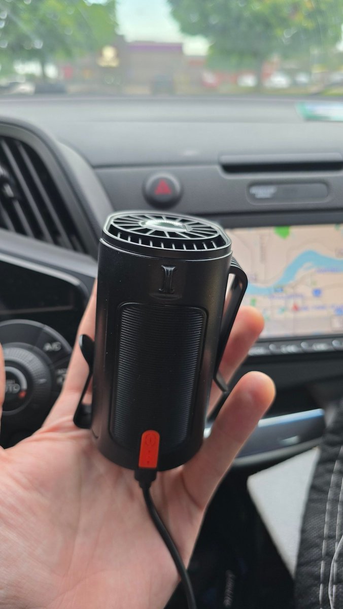 mvinge's tweet image. Two MN Hot Tips (pun intended):
1. Find dense forest trails. You can still be outside and comfortable. The temp difference can be drastic, 15° degrees cooler.
2. Tiny under the shirt belt fan that you clip the hem of your shirt to. Skeptical at first, but this kept me dry 👍👍