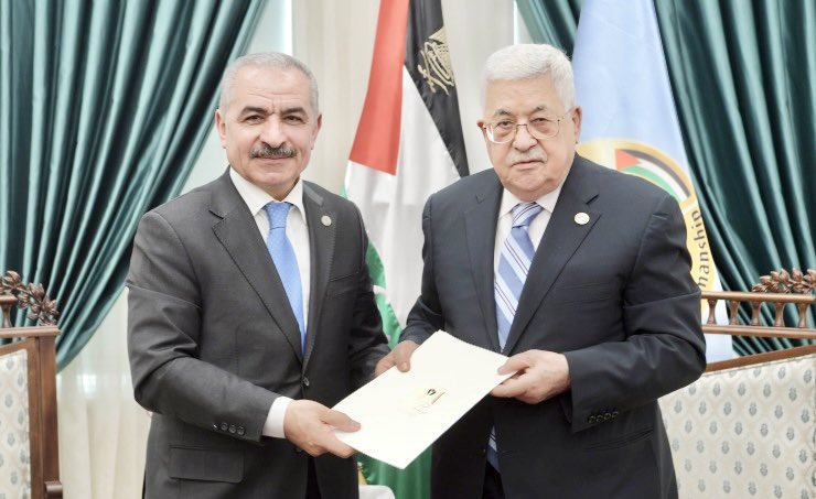 mohammedaldermh's tweet image. رئيس وزراء فلسطين محمد مصطفى: مواقف #السعودية الصلبة وجهودها المستمرة أنضجت المواقف الدولية للاعتراف بدولة #فلسطين، كما أن #المملكة قدمت كل الدعم وربطت أي سلام إقليمي بشرط قيام دولة فلسطينية مستقلة.