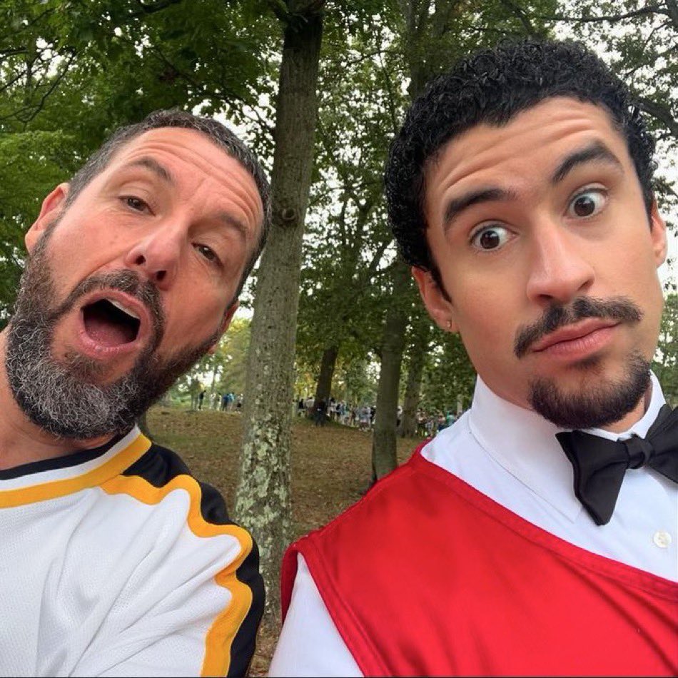 MarvelLatin's tweet image. HAPPY GILMORE 2 fue exactamente lo que tenía que ser, una secuela llena del humor y sin sentido de su antecesora con buenos vistazos al pasado y llena de muchos cameos.  En fin una película disfrutable.

Bad Bunny estuvo súper bien pero la idea de que el mismo se hiciera el…