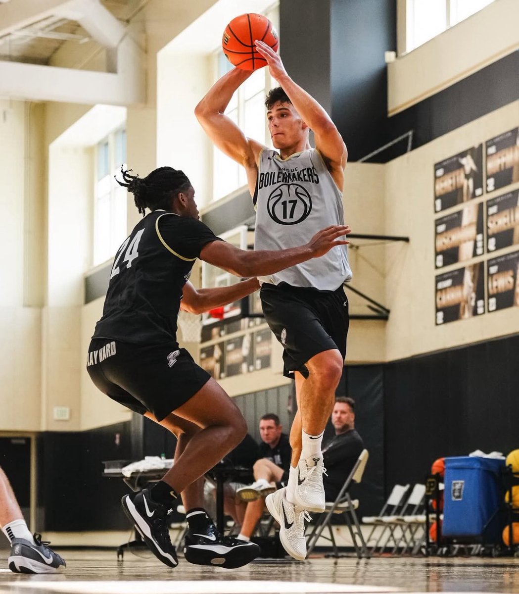 BoilerMuse's tweet image. First look at Omer Mayer in Purdue threads 😮‍💨🔥

AURA🚂