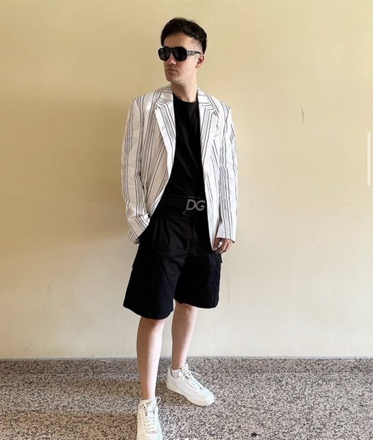 etarrism0's tweet photo. @RevenRV probandome nuevo outfit nene que opinas https://t.co/xgc803S6Nu