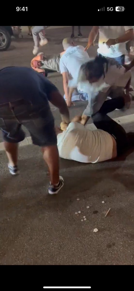 🚨 BLACKOUT: Mobs of blacks attempted to murder whites on the streets of Cincinnati, Ohio.

The legacy news is SILENT!

The GOP is SILENT!

<a href="/JDVance/">JD Vance</a> is SILENT and it's his hometown!

<a href="/VivekGRamaswamy/">Vivek Ramaswamy</a> is the only person giving a tepid response to these savage hate crimes! 

WHAT