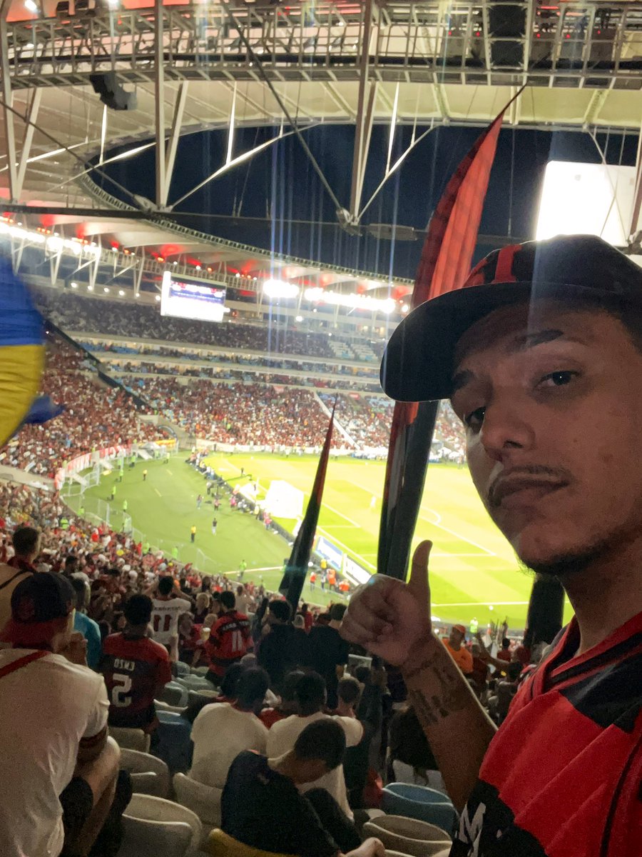 yuricrfx_'s tweet image. o jogo está uma merda