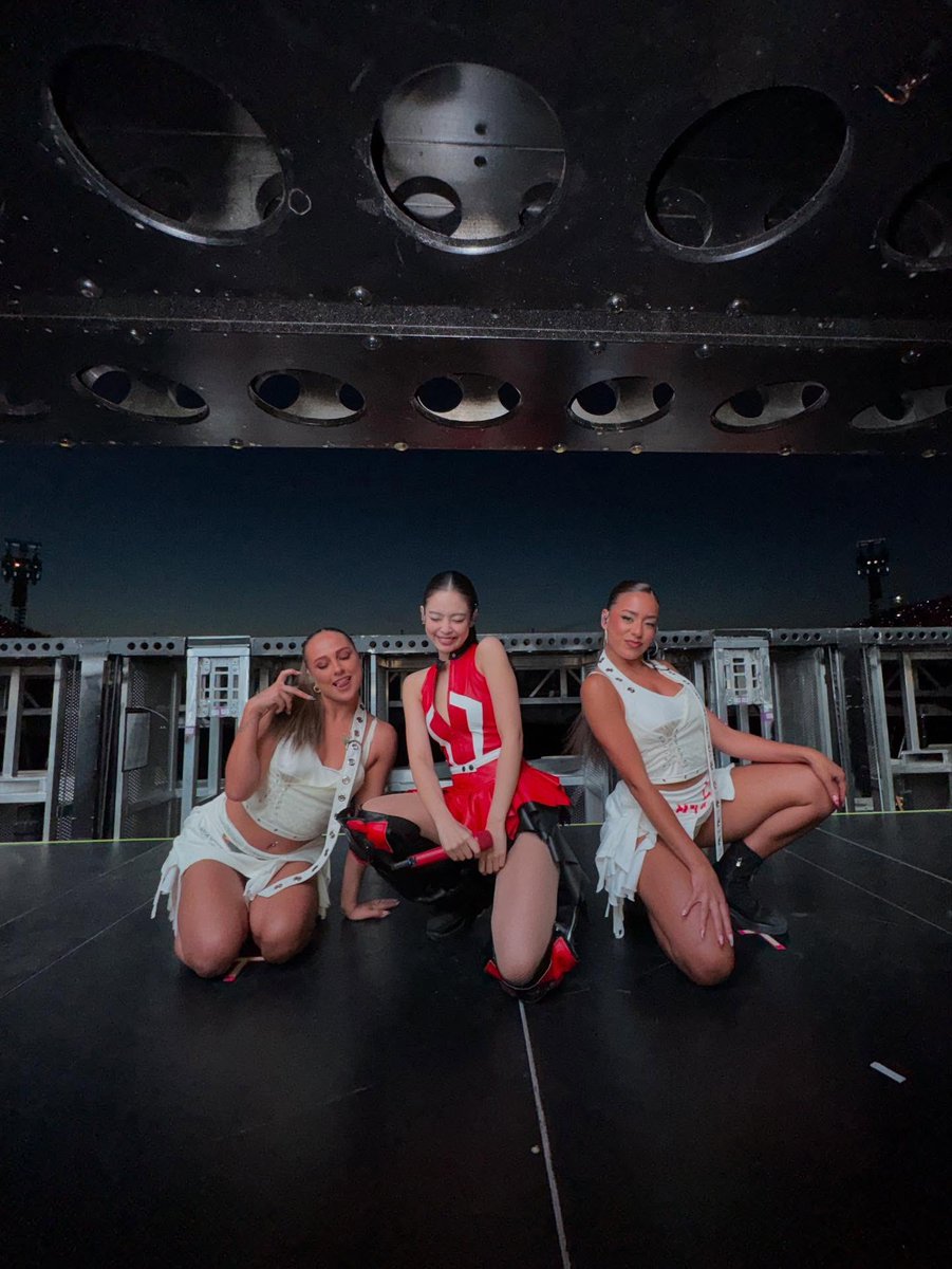 JennieDCGallery's tweet image. 250728 #JENNIE IG Update

Toronto 🖤