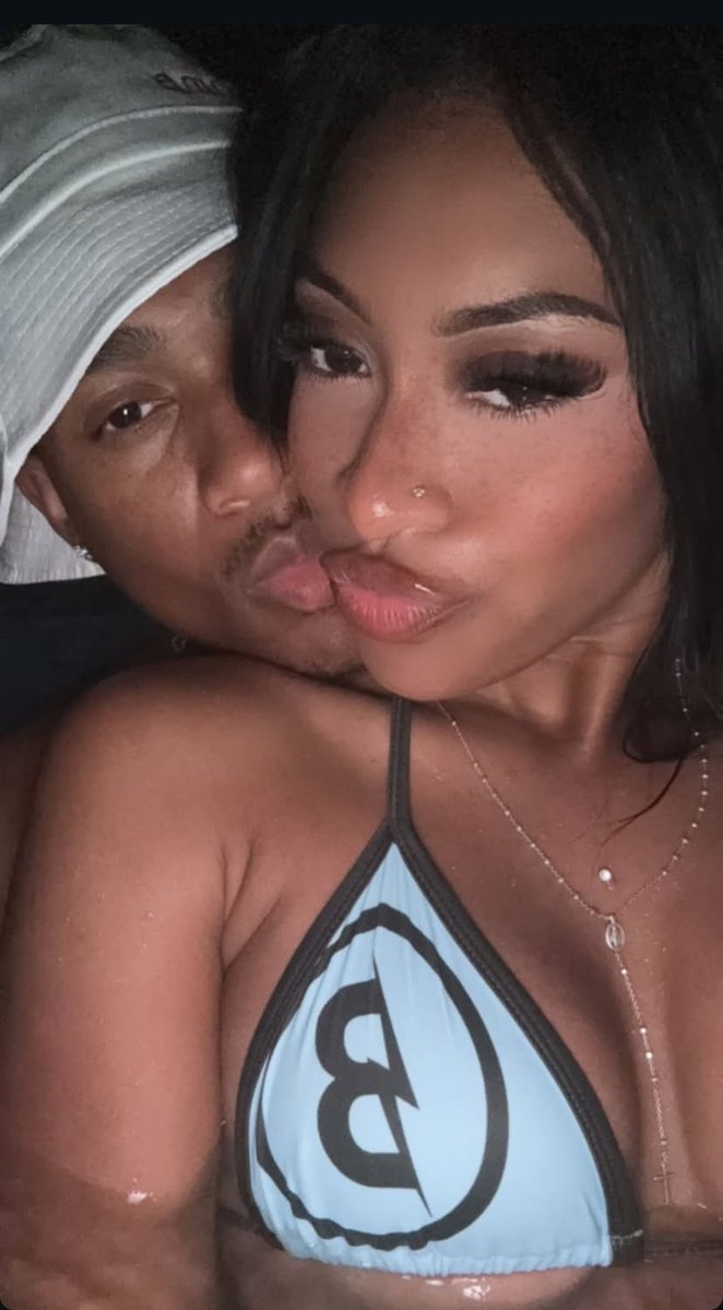 solanablair_'s tweet image. All ik is THEY’RE GONNA BE GOOD🤭 Make it clear they’re together out loud while ignoring the haters. They literally won. They’re together, they don’t hate on anybody, money good, she gets spoiled, they matches each other freaks, and they have genuine support for BOTH of them.