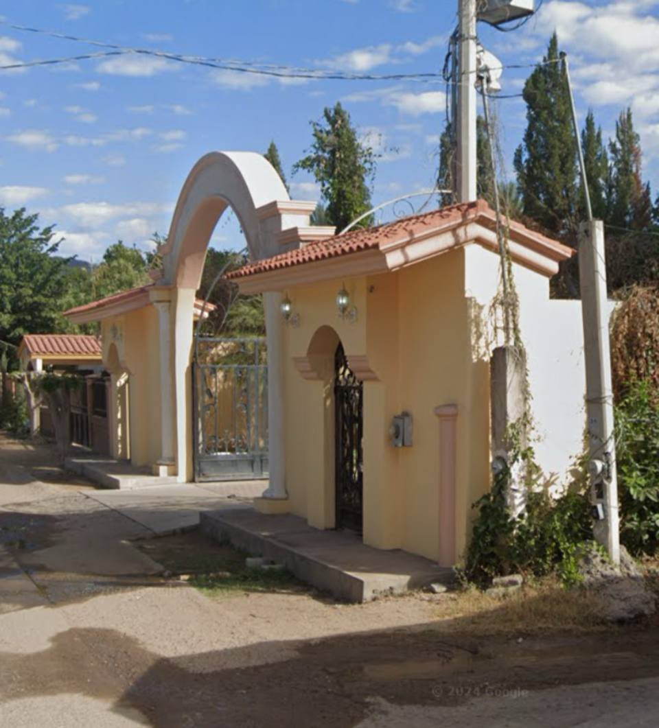 aic_07's tweet image. Mocorito, Sinaloa 📍
El Sapo de ‘La Higuera de Los Vega’ y su reinado de terror.
Miguel Valerio Cervantes Tapia , alias «El Sapo» y/o «La Bestia», nació el 20 de octubre del 1970, en Casimiro Castillo, Jalisco.
Empezó a estar involucrado en el narcotráfico desde…