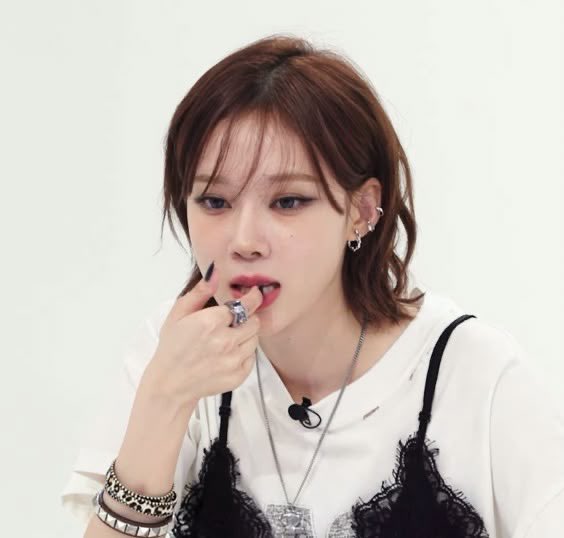 wtrstarlight's tweet image. Always the damned finger I&apos;m sending them my therapy bills