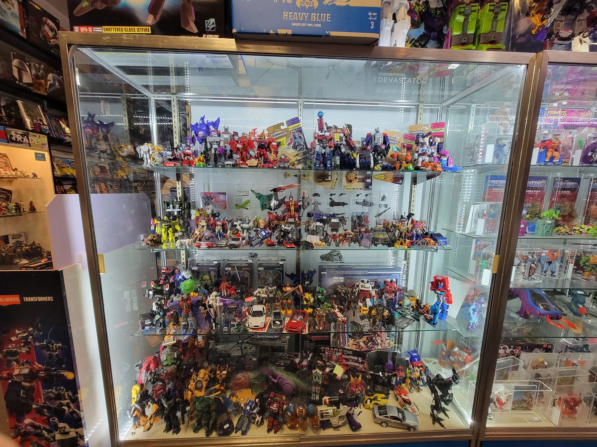 swindlemaxxing's tweet image. Last day in San Diego today so I went to a comic book store