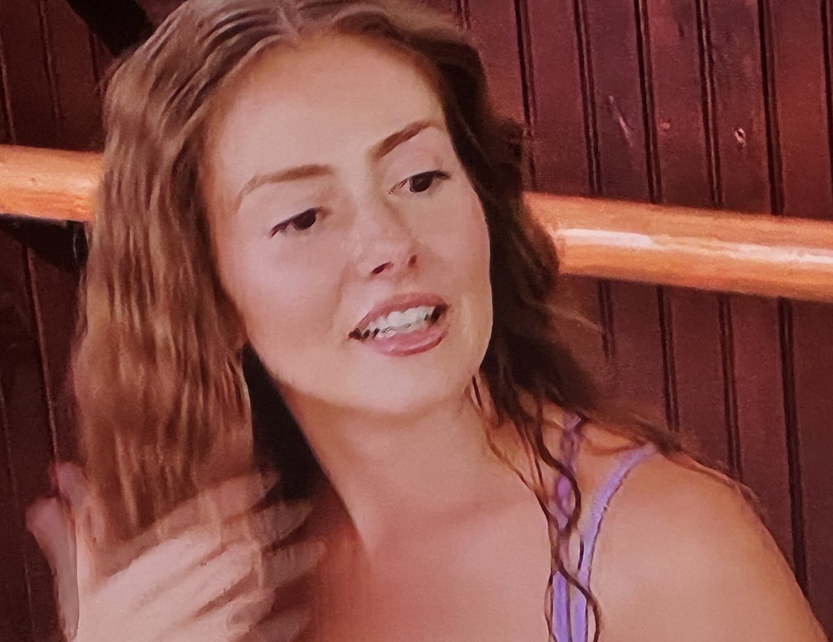 90DayCray1's tweet photo. Guillermo: *Family. Family. Family* 

Kara: *Me. Me. Me*

 #90DayFiance
#90DayFianceHappilyEverAfter https://t.co/8vr5jL9po4