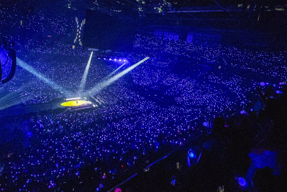jnsbarb's tweet image. seokjin makes history as the first asian soloist to sell out 2 consecutive shows at amalie 
arena with 24k+ tickets sold in 2 shows marking this his 12th successful sold out show in a row.