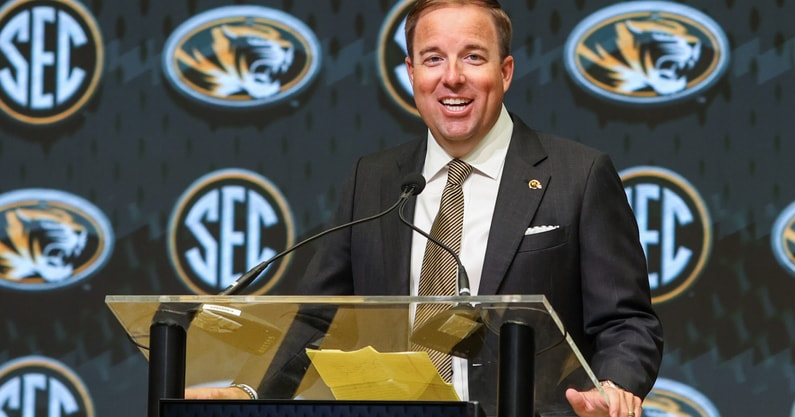 MizzouToday's tweet image. 🐯 QB/LT competition
🐯 Standouts at LB
@kyle_mcareavy dives into the said and unsaid during Eli Drinkwitz's first press conference ahead of Fall Camp: on3.com/sites/mizzou-t…
