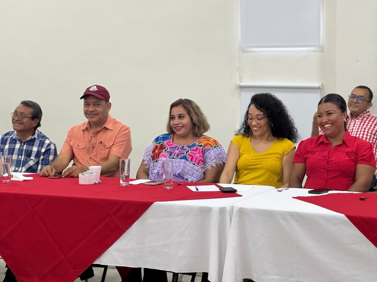 Hugo_Alday's tweet image. Un gusto coincidir en Playa del Carmen con representantes de la base trabajadora de todo Quintana Roo.
Cada encuentro nos recuerda que la verdadera fuerza del Partido del Trabajo está en su gente: en las y los trabajadores que son el alma de nuestra sociedad.
Nuestro partido se…