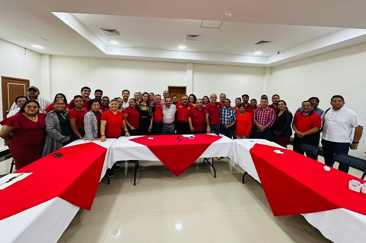 Hugo_Alday's tweet image. Un gusto coincidir en Playa del Carmen con representantes de la base trabajadora de todo Quintana Roo.
Cada encuentro nos recuerda que la verdadera fuerza del Partido del Trabajo está en su gente: en las y los trabajadores que son el alma de nuestra sociedad.
Nuestro partido se…