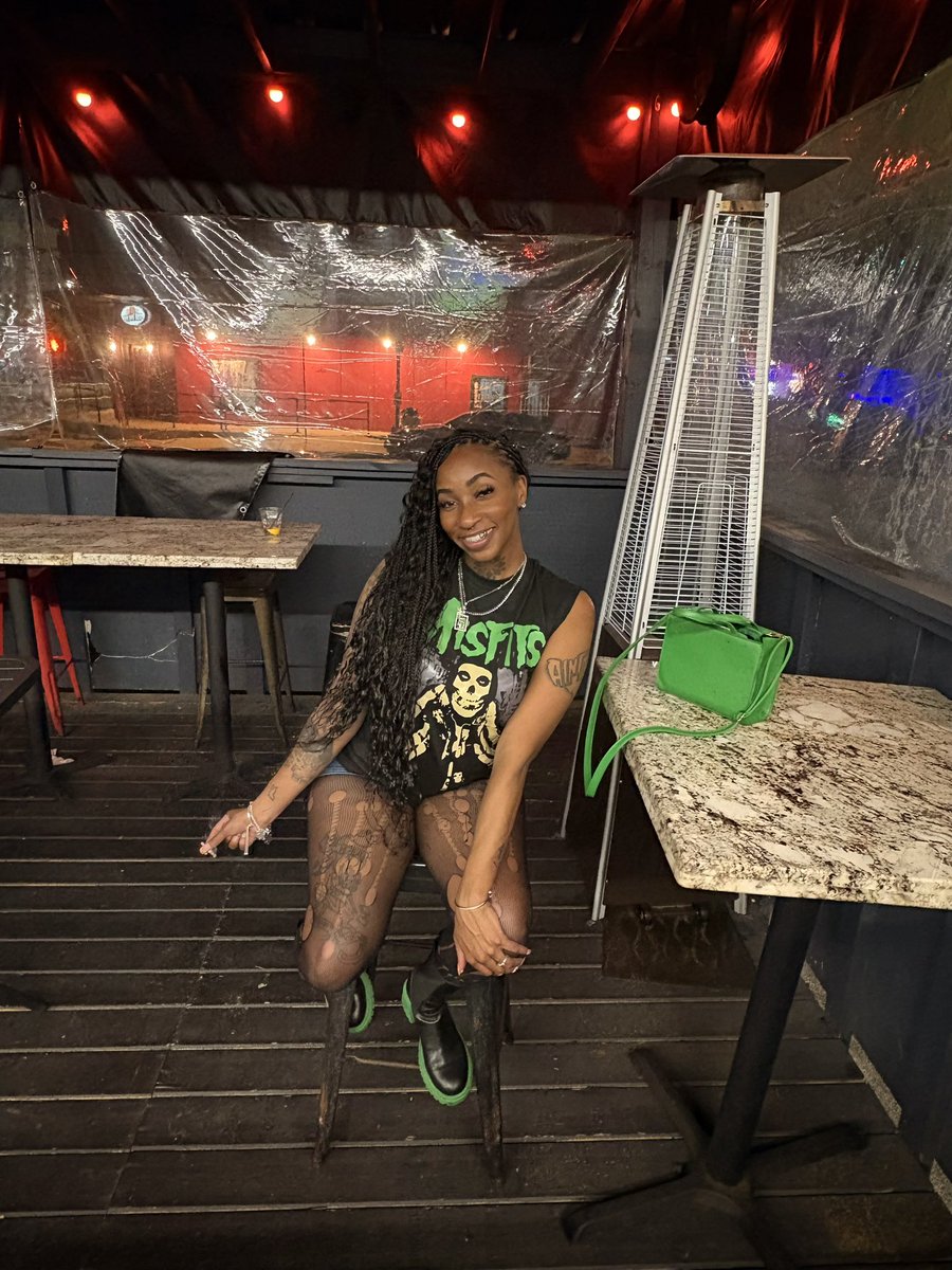 Pinkyybeeee's tweet image. A dump nobody asked for 💚