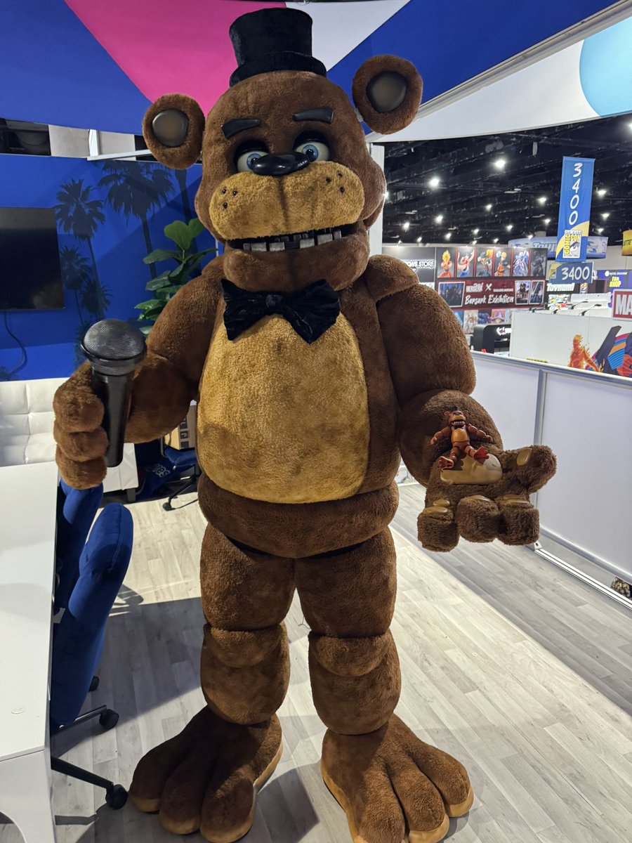 And an absolutely MASSIVE thanks to <a href="/daregularsauce/">Sauce</a> and <a href="/caustic_cola/">Caustic Solutions</a> for being our guests of honor. I’m never going to forget how excited people were to see Freddy and take pictures with him.