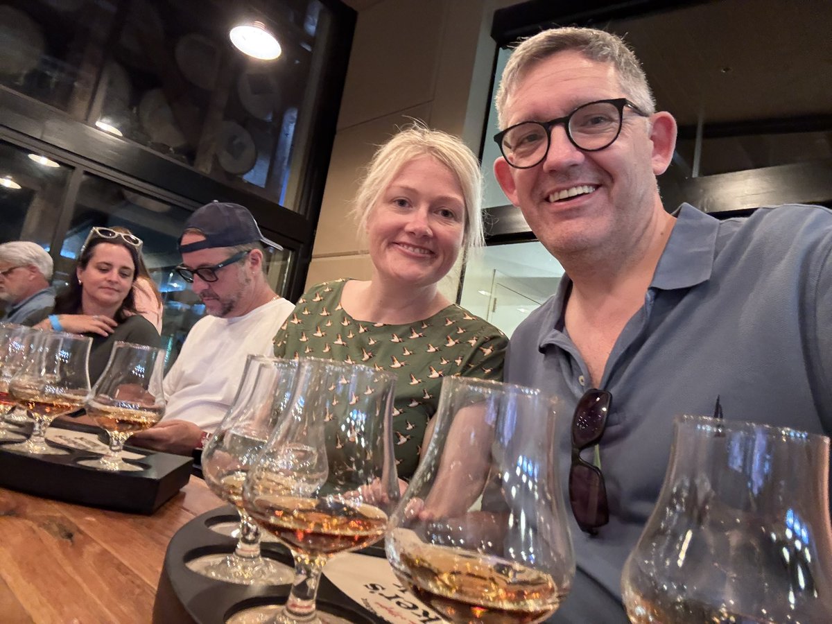 antonylittle's tweet photo. Hey @MakersMark thanks for a fantastic day at your distillery! #teamLittle https://t.co/zHO6f8SnYU