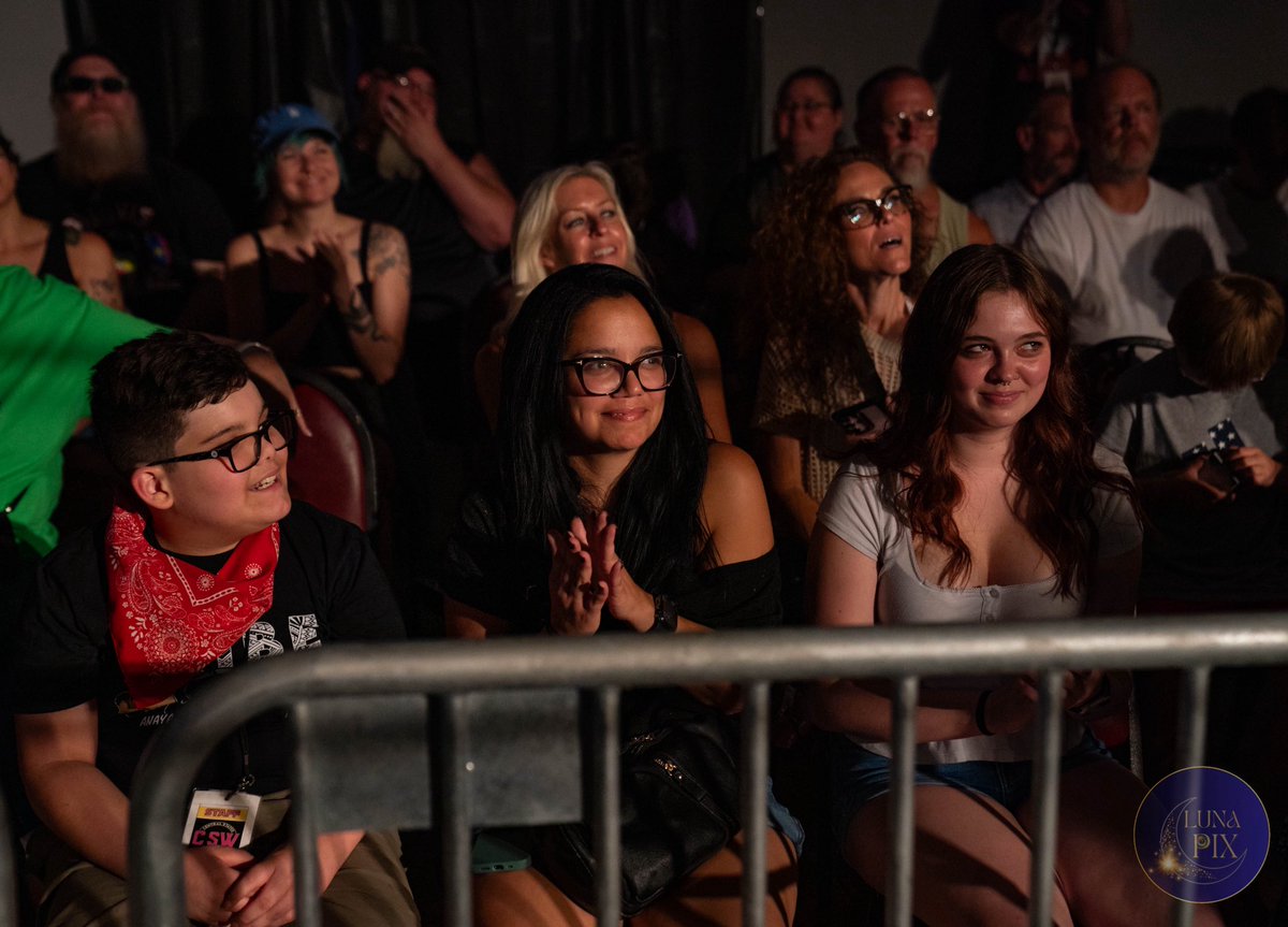 Find a partner who supports you, is proud of your achievements &amp; looks at you like this.