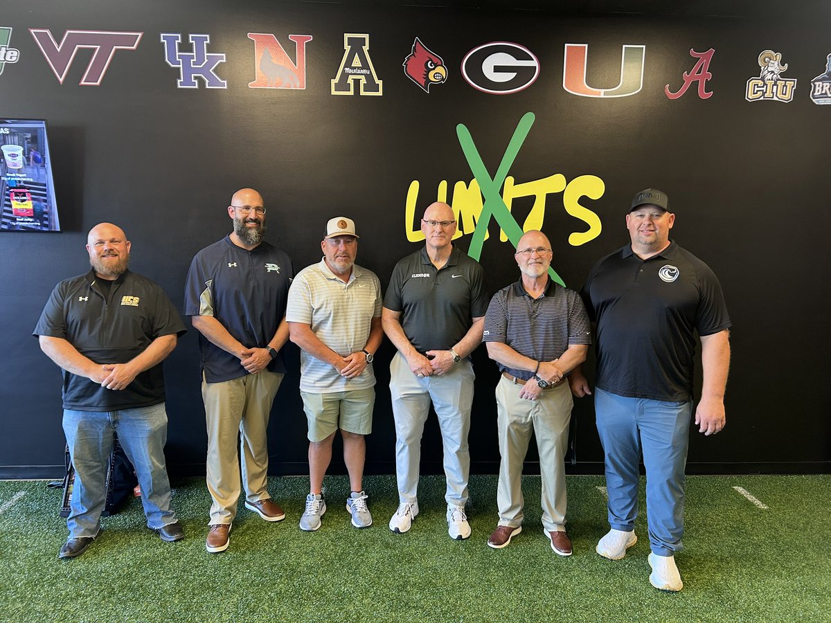 willsstrength's tweet image. What a great afternoon at the SCACA Clinic In Greenville. Our friend and mentor, Clemson Head Strength Coach Joey Batson, was inducted into the SCHSSCA HOF for his valuable contributions to the strength & conditioning profession for over 40 years (29 at Clemson).
@CoachBatson