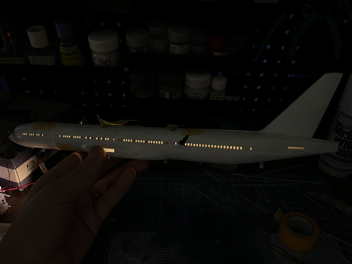 室内灯をつけると中が大分目立ちますね…
内装表現もしたくなってきた…