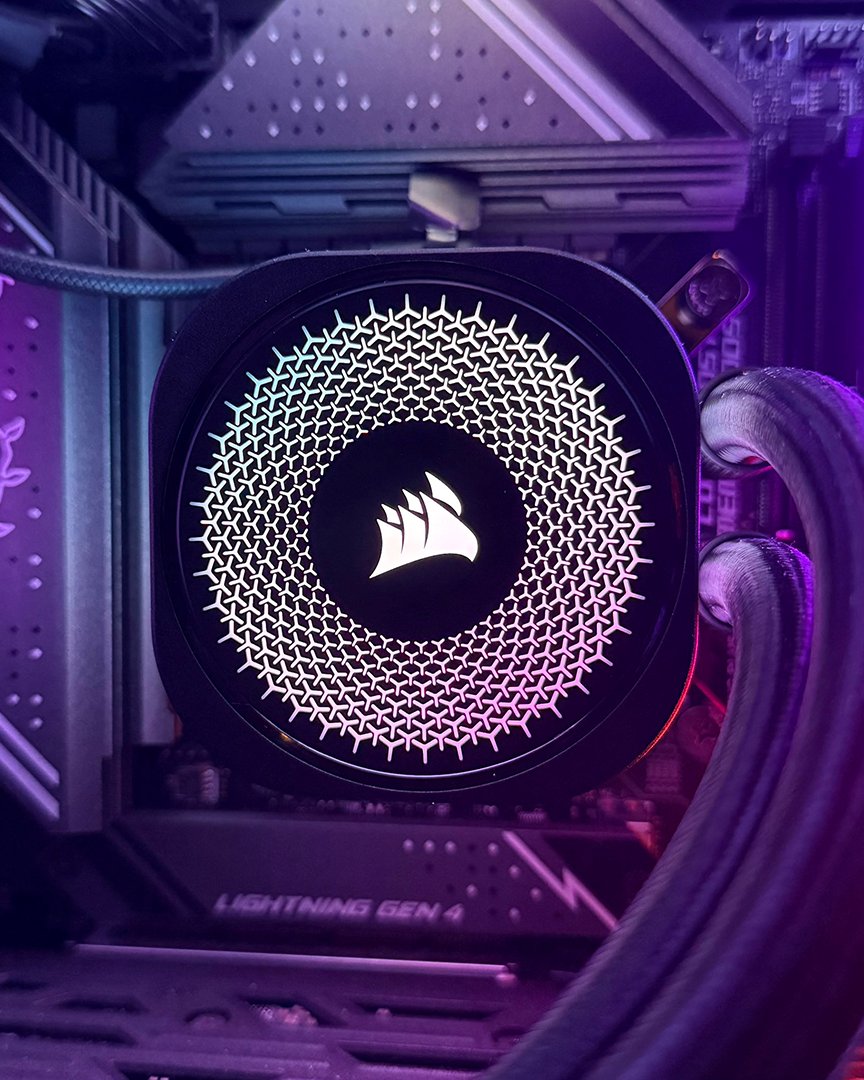 CORSAIR's tweet image. Simply mesmerizing 🤤

💧 TITAN RX AIO
📸 @ConnorIGL_