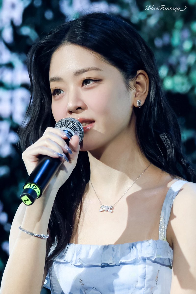 BlueFantasy_7's tweet image. 250727 WUHAN
Like a blossom in soft light, you carry warmth in every glance🌻
@chungsubin47
#ChungSubin #정수빈
#ChungSubinFirstFanMeet
#정수빈_우한_첫팬미팅