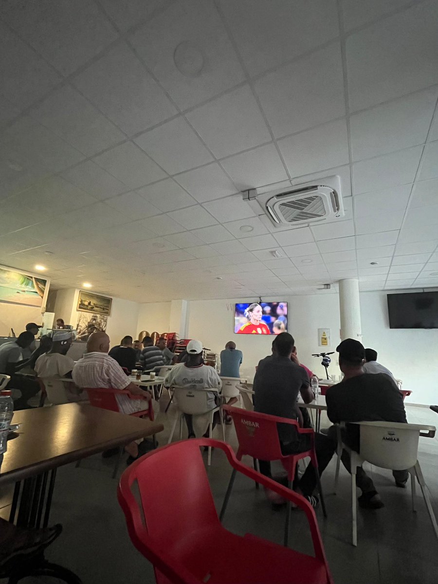 paulinoross's tweet image. Todos con la selección española de fútbol esta tarde en el “Café Laayoune Charkiya” de #TorrePacheco