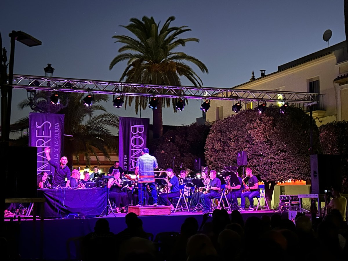 #Bonares disfruta de sus noches de verano en plaza España 

<a href="/AytoBonares/">AytoBonares</a>