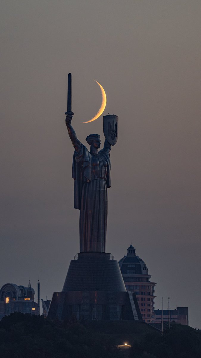 sstenemes's tweet image. Вхопив молодого