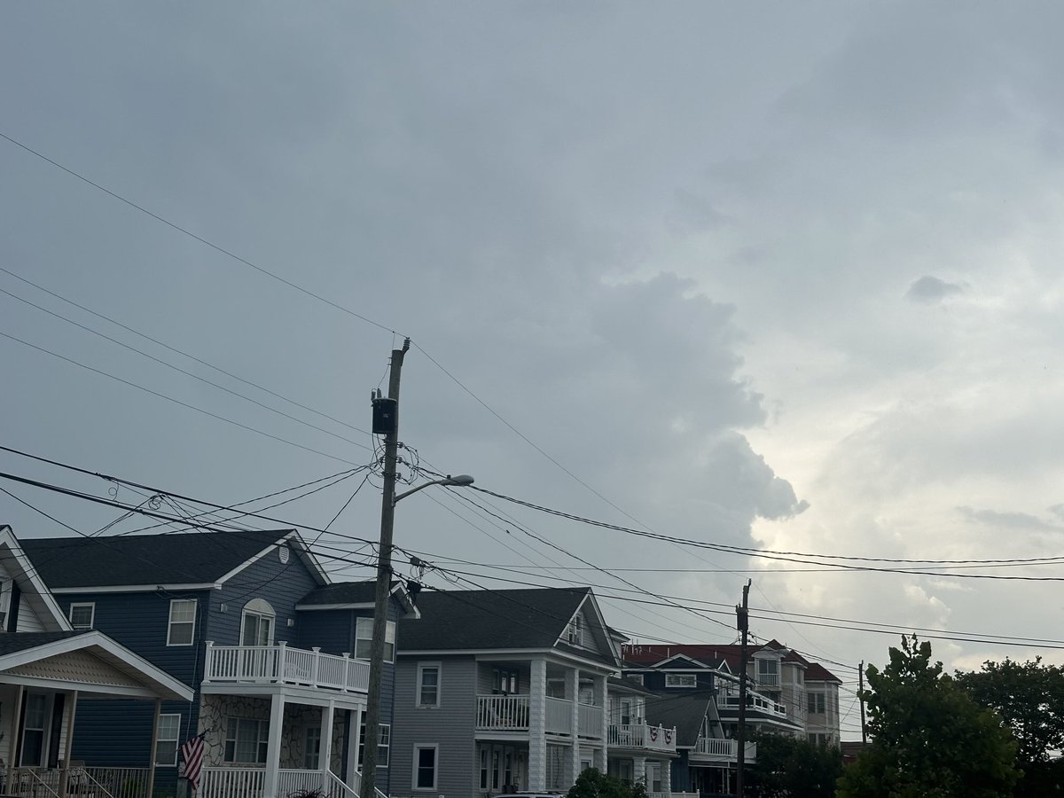 Edge of the updraft of thunderstorm over Delaware Bay looking NW from Wildwood Crest, NJ at 4:23 pm EDT. #njwx