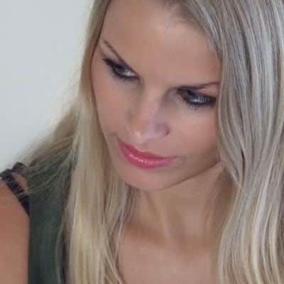 TV Zofe in Damenwäsche gesucht: Ich liebe es den devoten Mann in Damenwäsche zu stecken und zu meiner privaten TV Zofe auszubilden. Bist du bereit für deine Feminisierung? Ich habe […] dlvr.it/TM8C2X