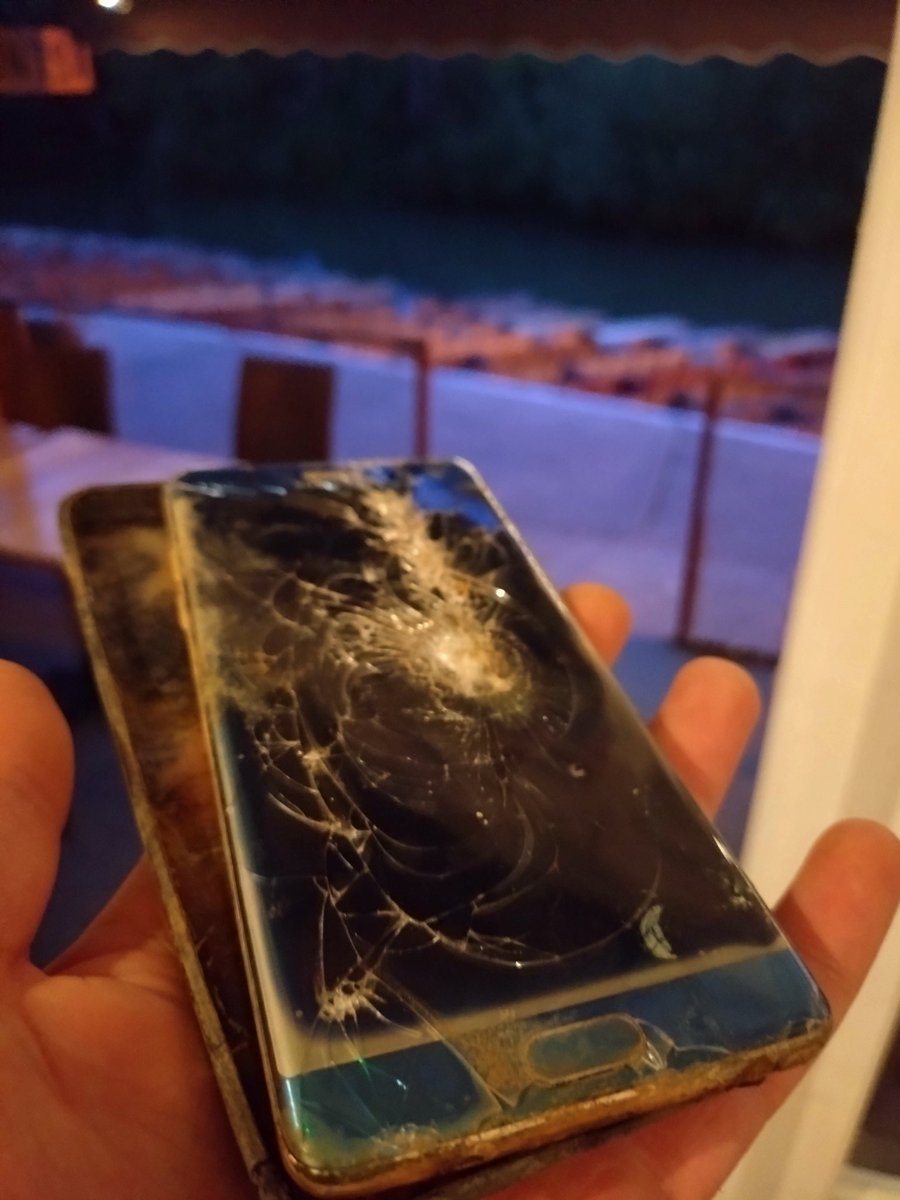 Anyone lose a phone at Avant Trois? Or Avant Deux?? Or Avant la Fête???