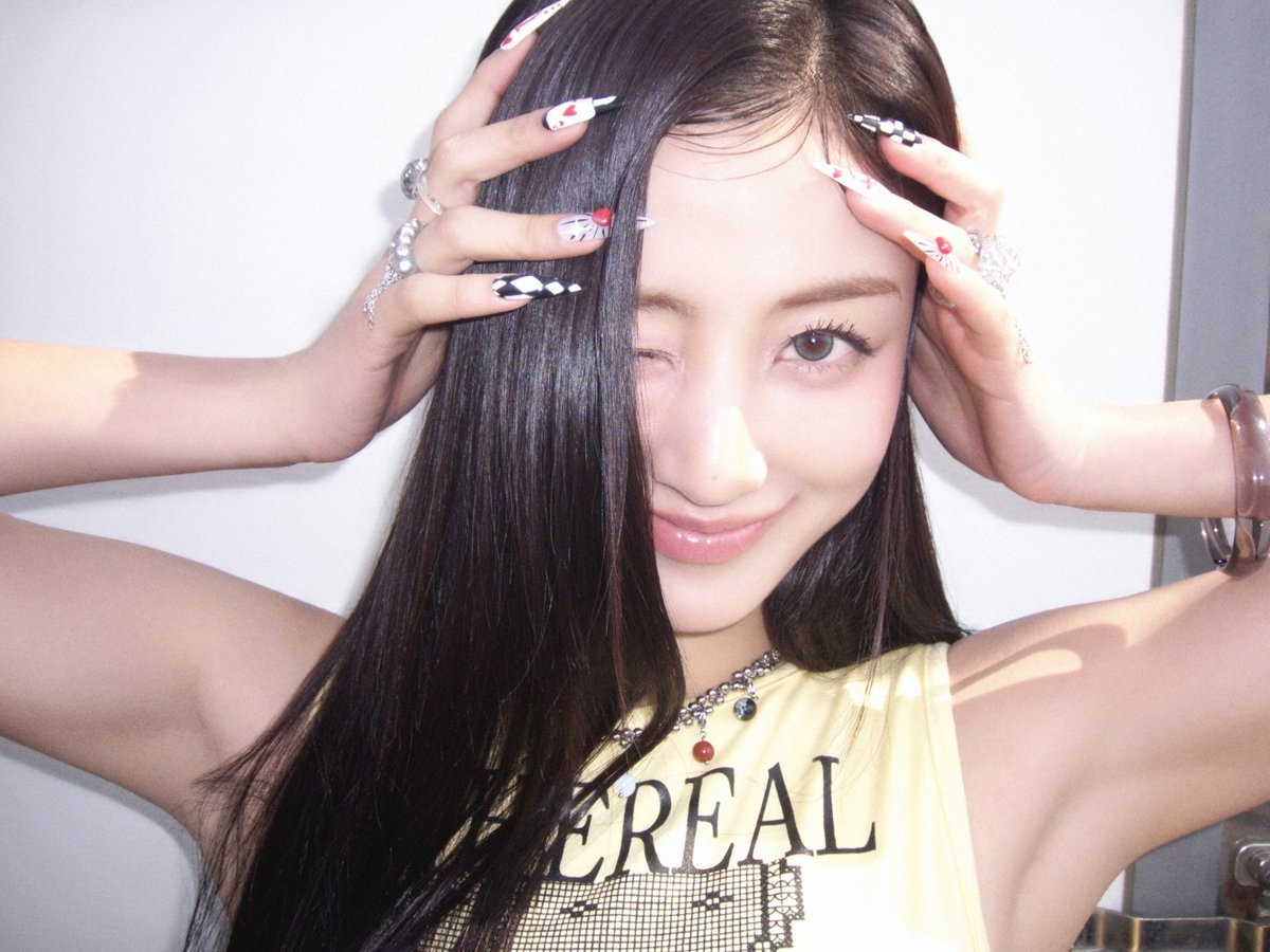jihyoschae's tweet image. let&apos;s take ibuprofen together