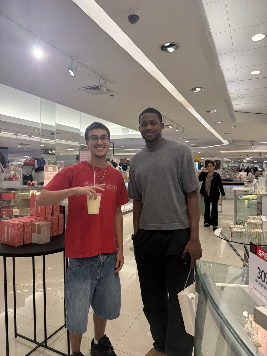 DavidMore916's tweet image. My friend just saw De’Aaron Fox at North Star Mall today, as you can see he looks perfectly healthy