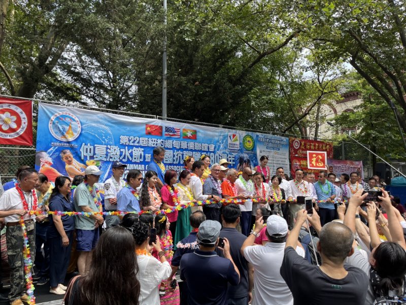 AMLesterChangNY's tweet image. My staff Hao Zheng, represent me at Chinatown- Myanmar New Year Water Festival. Thank Myanmar Chinese Association of NY - President William Su for hosting this 23rd annual event. Fantastic turnout. Great way to cool down in a hot summer day, by getting wet.