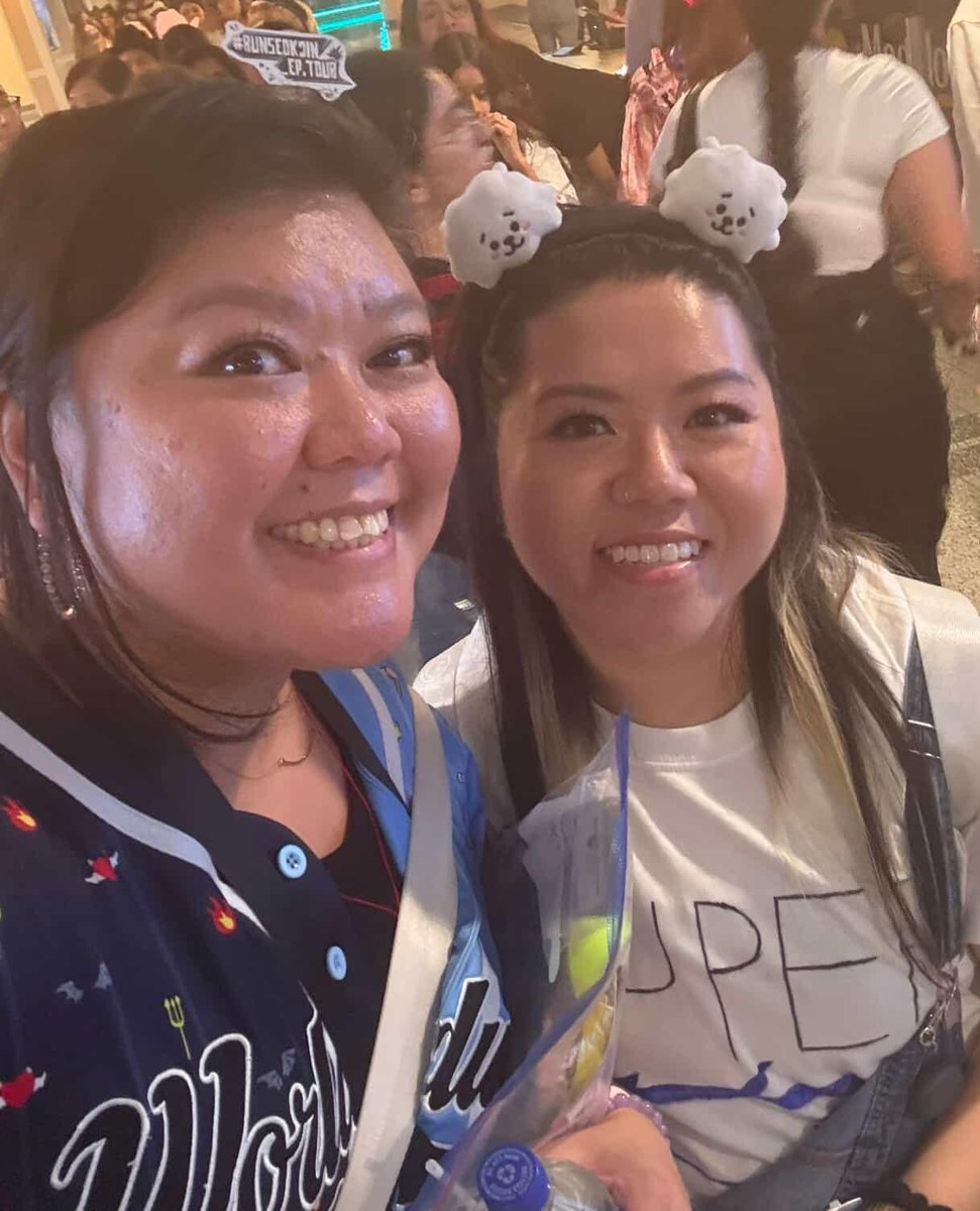 Pakouchu's tweet photo. Gotta sort through my Dallas stuff still but I'm so glad to have ran into my mooties 💜

@mandeeto7 @Jessicarjot7 @NIRVANA_512 @itza322 @vanmgar https://t.co/6fVQ98mhvZ