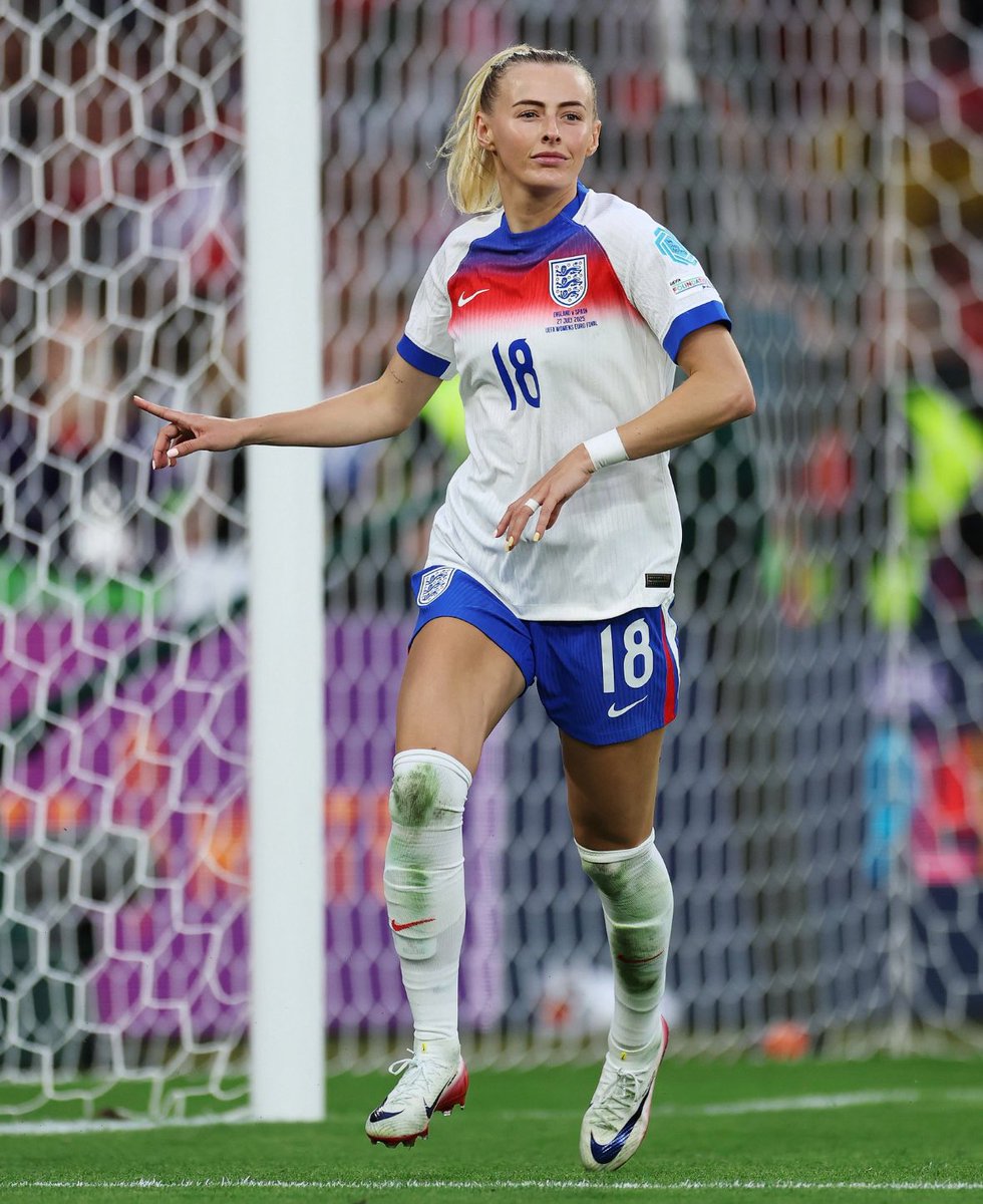 AS_FootyReview's tweet image. One thing that’s truly fantastic about this is there will loads of young girls replicating this moment in the parks with their friends pretending they are one of these England stars, dreaming that one day this could be them… well done @Lionesses not just champions but role…