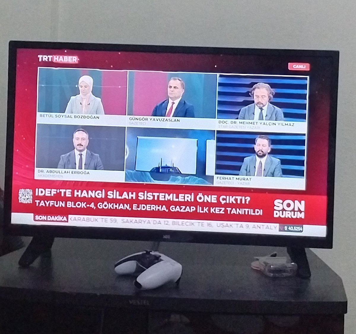 Yangın söndürebiliyor mu bunlar mesela?
Vatan yandı vatan hangi vatanı savunacaksiniz bunlarla?