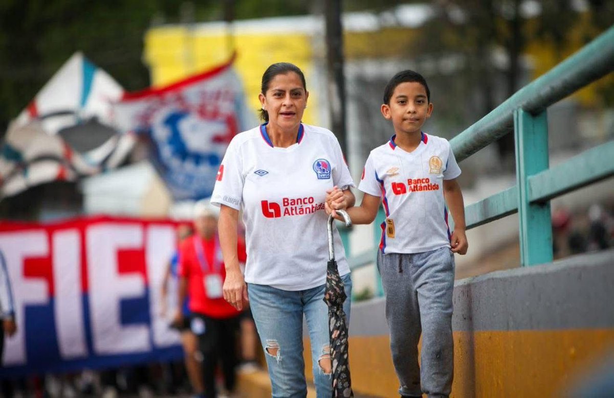 Mamá también me llevó al estadio… Me enseñó que ser olimpista es más que un sentimiento; es compartir alegría, abrazos y pasión en cada partido. Porque en esta familia, ser fiel es un legado de amor. ♥️🦁

#LosQueNuncaTeFallamos